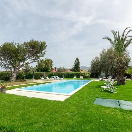 1-casa Sul Mare Con Piscina Vicino Cefalu *