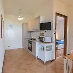 1-casa Sul Mare Con Piscina Vicino Cefalu Lägenhet *